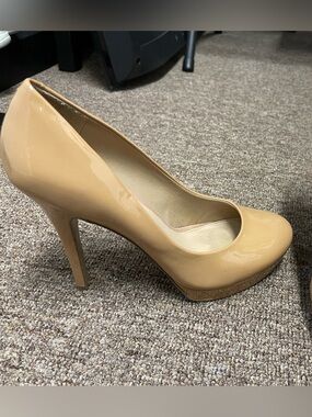 Arturo Chiang Beige Patent Rounded-Toe Pumps